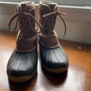 JBU women’s duck boot size 8.5 lightly worn.